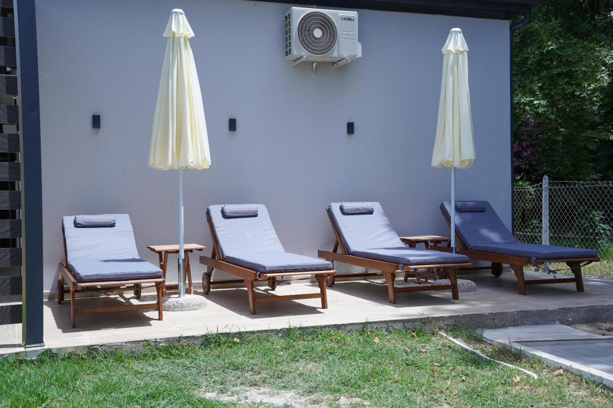 Sintrivanis Resort Beach Paralía Skotínis Buitenkant foto